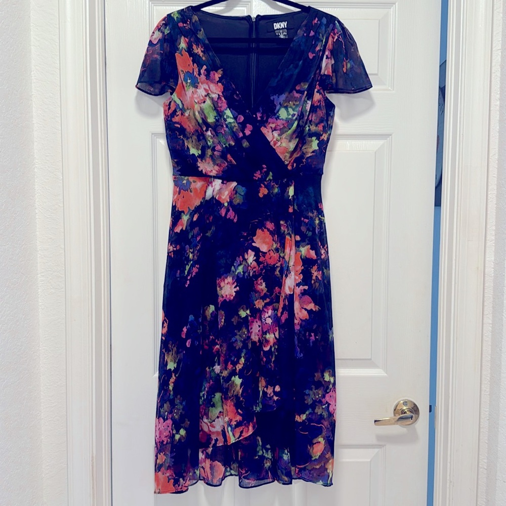 Stunning feminine floral dress!